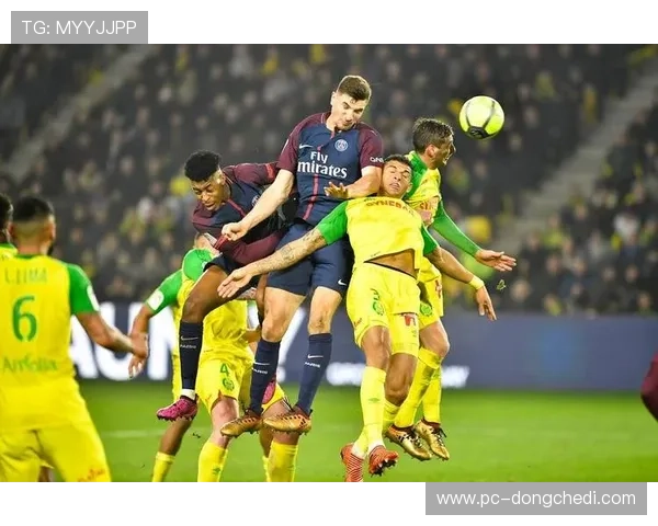 梅斯vs里尔半场0-0，主队防线顽强抵抗里尔猛攻